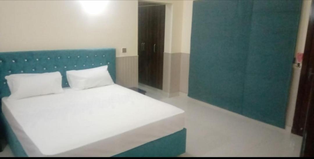 Hak Mall Suites And Apartments Rawalpindi Exteriör bild