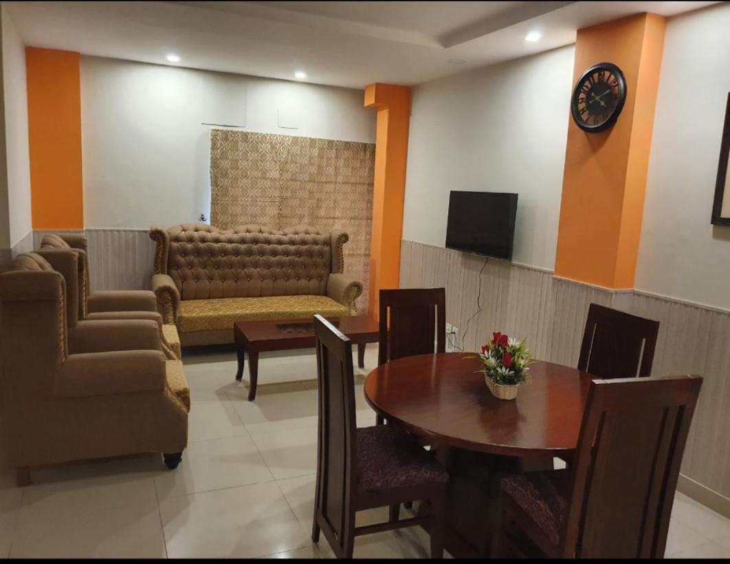 Hak Mall Suites And Apartments Rawalpindi Exteriör bild