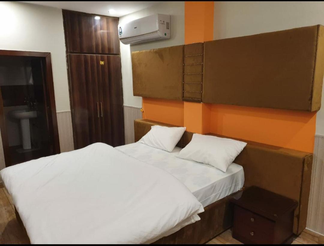 Hak Mall Suites And Apartments Rawalpindi Exteriör bild