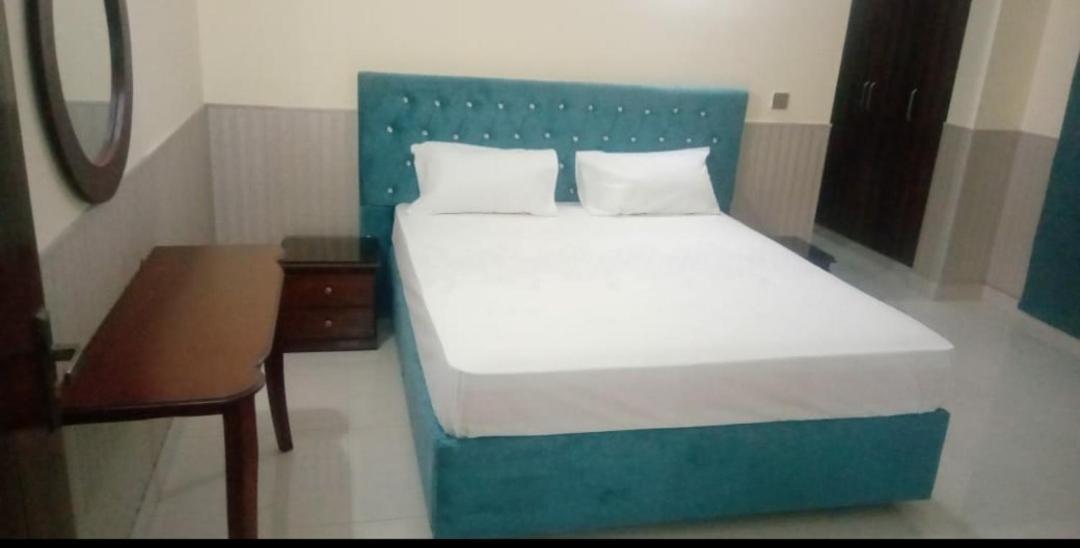 Hak Mall Suites And Apartments Rawalpindi Exteriör bild