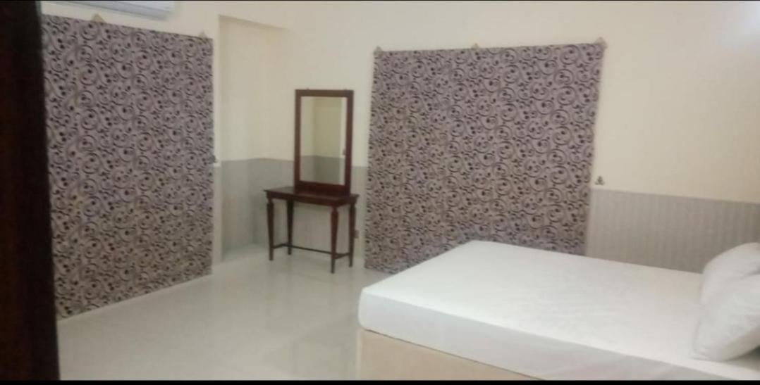 Hak Mall Suites And Apartments Rawalpindi Exteriör bild